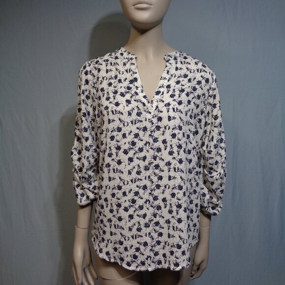 Collective Concepts Tops - White and blue button up blouse by Collective Concepts in size XS.